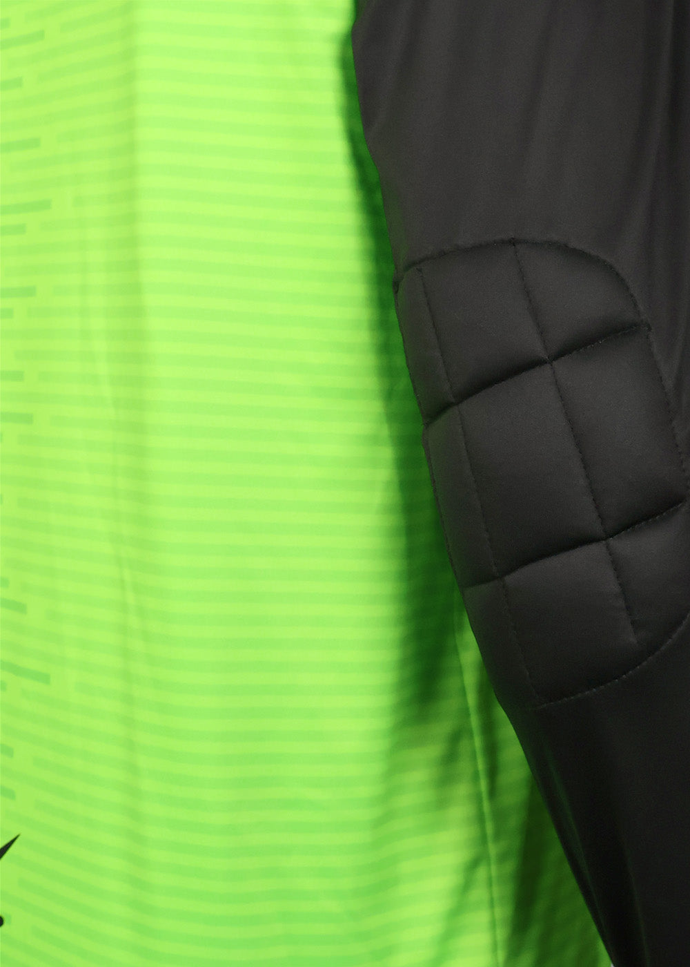 buzo-arquero-verde-neon-negro