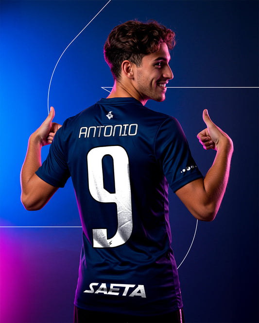 CAMISAS DE FÚTBOL PERSONALIZADAS: LA TENDENCIA DE SAETA PARA EQUIPOS Y FANS